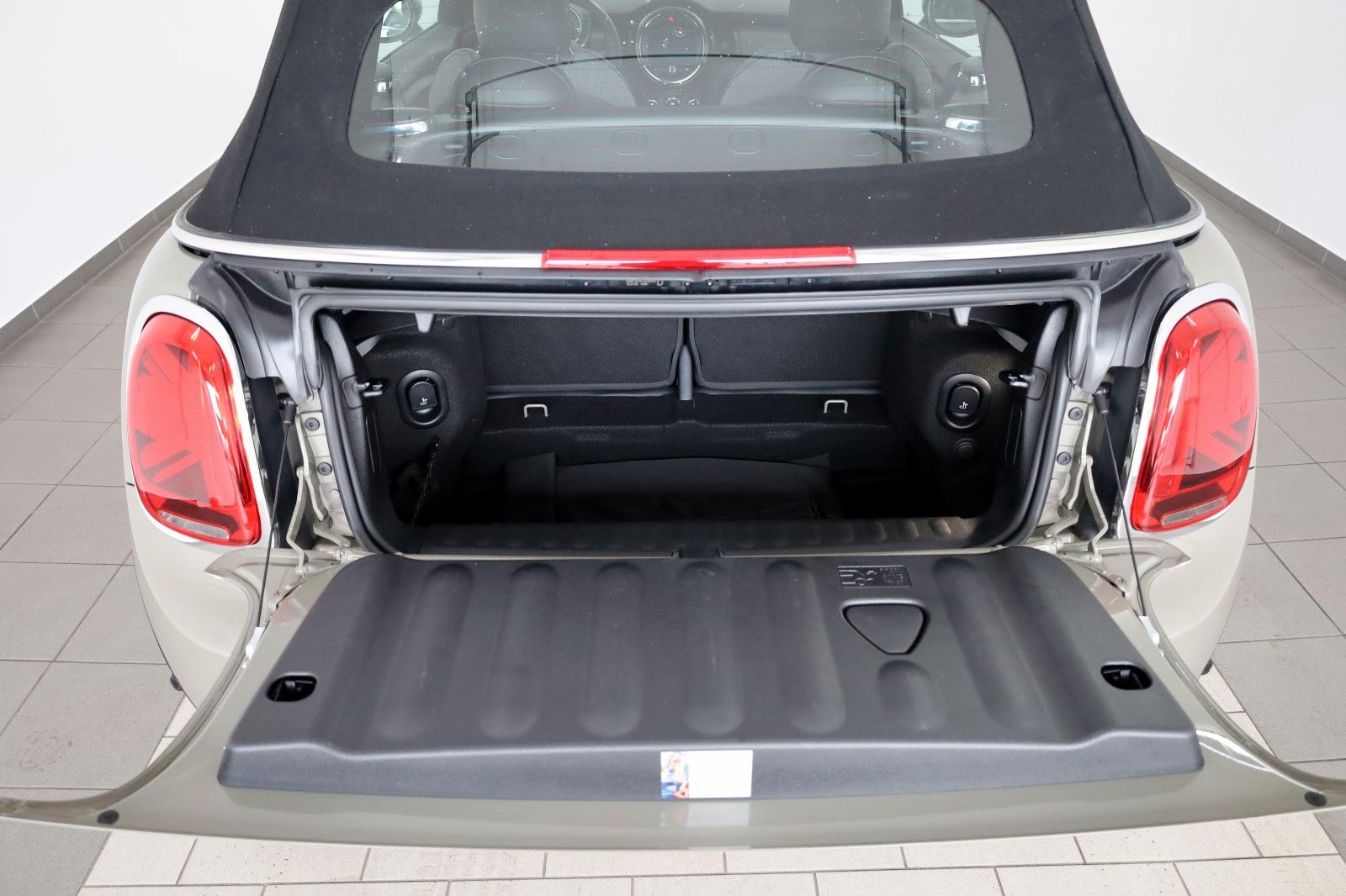Fahrzeugabbildung MINI COOPER Cabrio Pepper, T.Leder,Navi,PDC vo+hi,LED