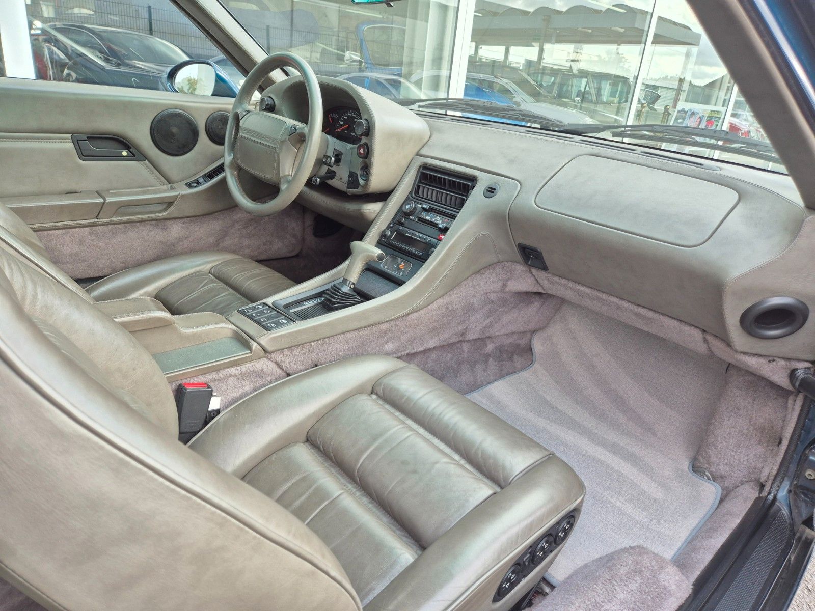 Fahrzeugabbildung Porsche 928 GTS/Deutsch/Kpl. Historie/SD/Blau mit grau