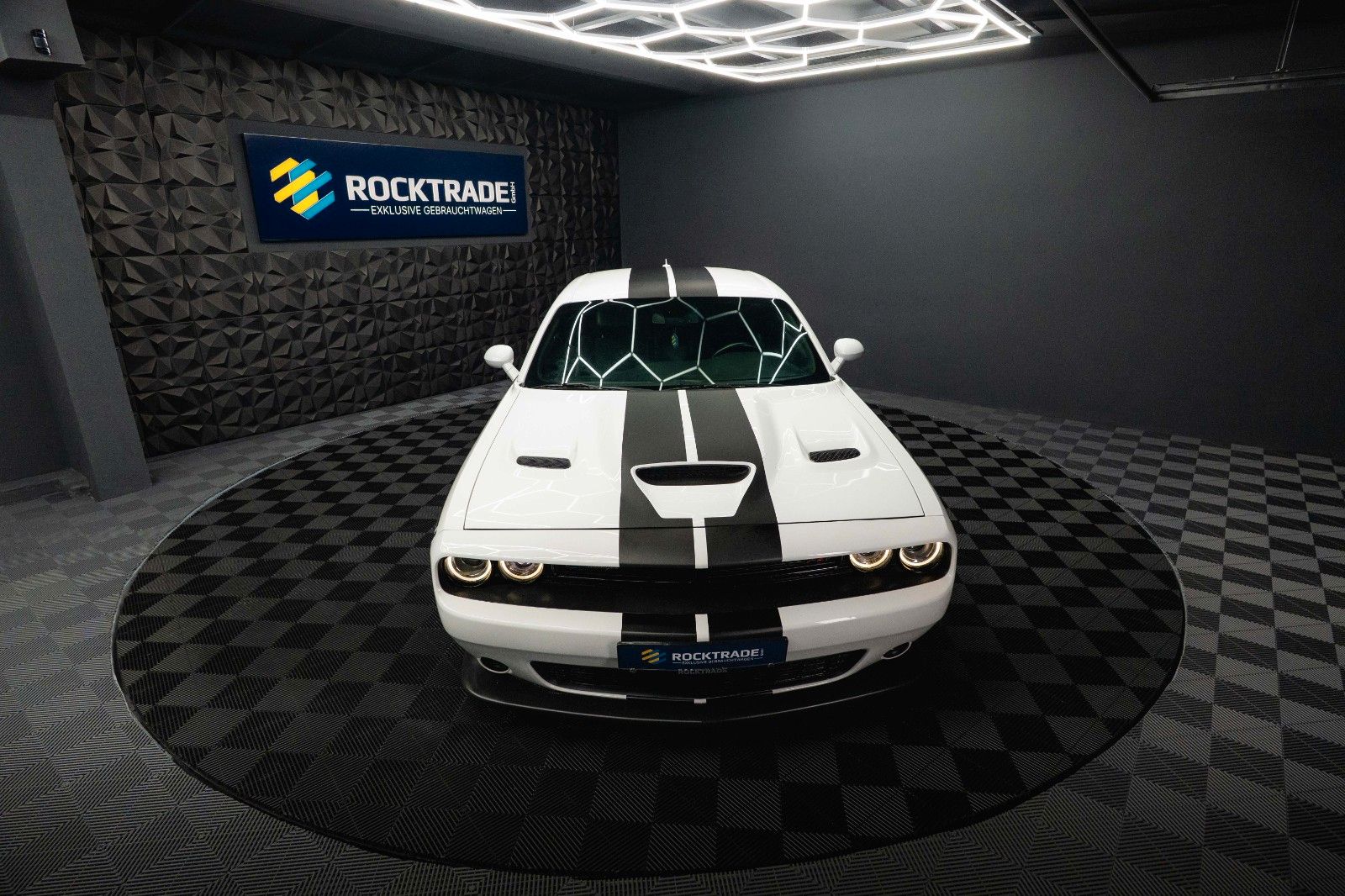 Fahrzeugabbildung Dodge Challenger 6.4 V8 SRT 392 R/T SCAT PACK Perform.