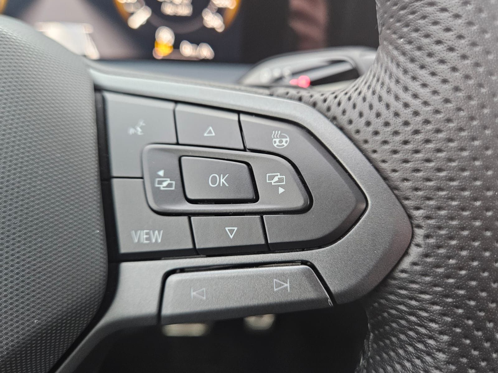 Fahrzeugabbildung Volkswagen Tayron 2.0 TDI 4M R-Line BLACK*7Si*MATRIX*PANO