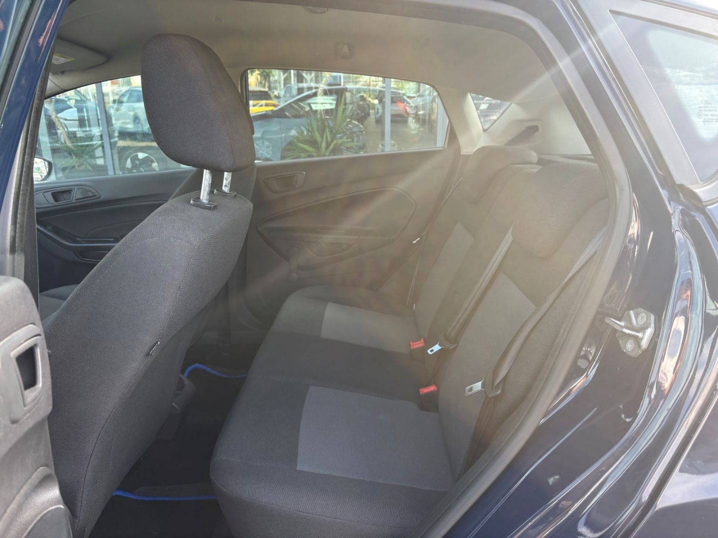 Fahrzeugabbildung Ford Fiesta AHK Klima Radio Zahnriemen NEU