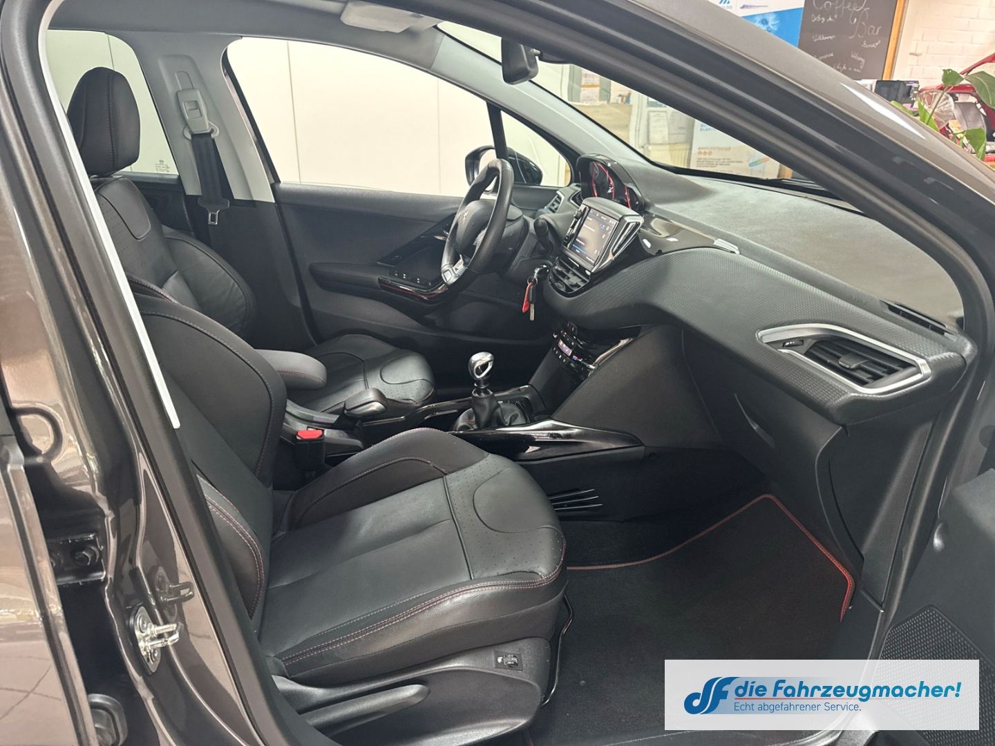 Fahrzeugabbildung Peugeot 2008 GT-LINE Allure Panorama Navi Leder ACC 2-Zo