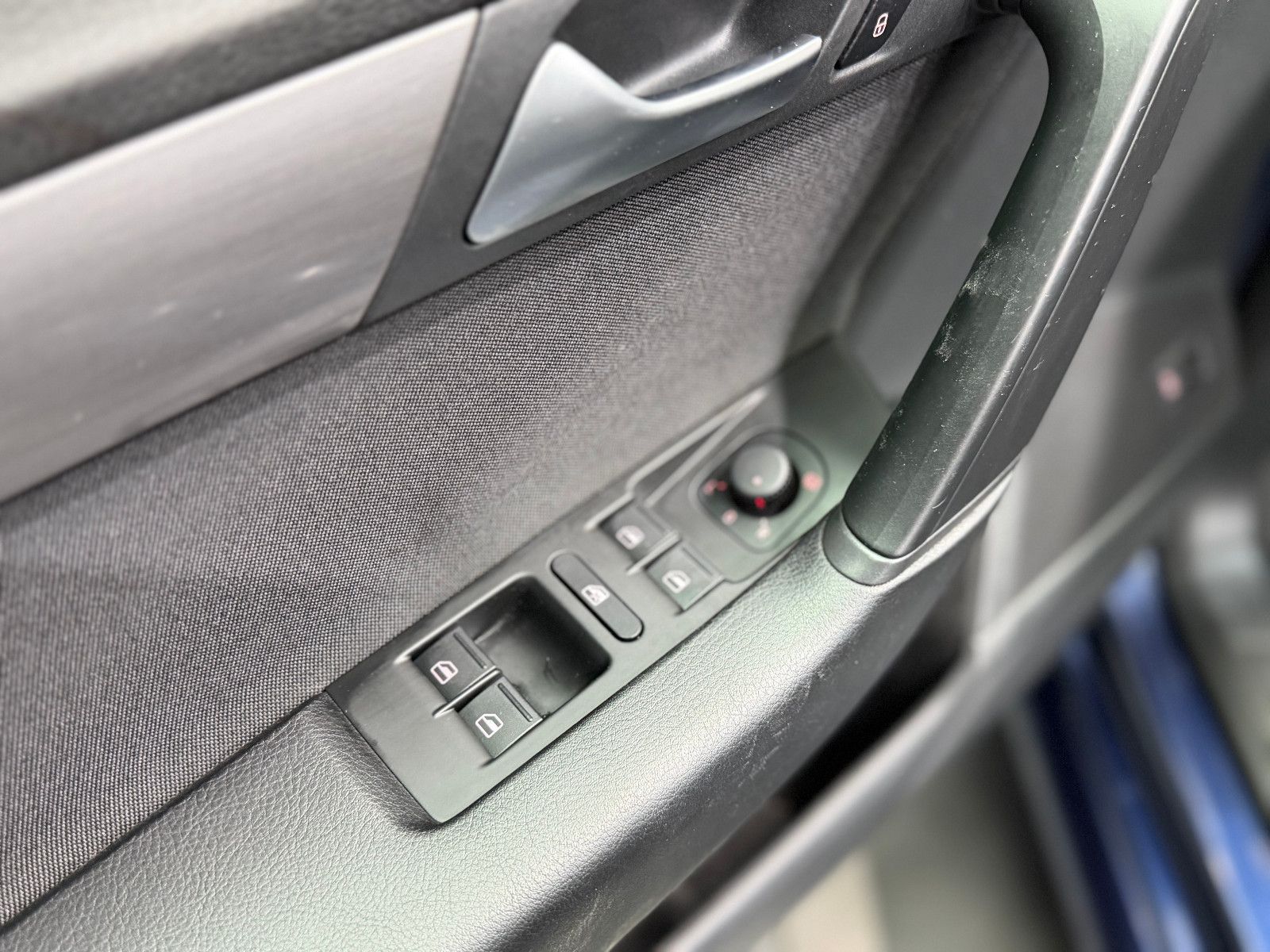 Fahrzeugabbildung Volkswagen Passat Lim. 2.0 TDI Comfortline|PDC|NAVI|AHK