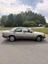 Mercedes-Benz 190 - Mercedes-Benz 190 mit Diesel-Antrieb