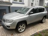 Jeep Compass Limited 4x4 CRD - silberne Jeep Compass