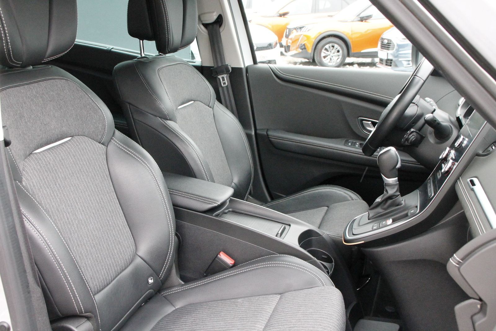 Fahrzeugabbildung Renault Grand Scenic INTENS TCe 160 EDC GPF