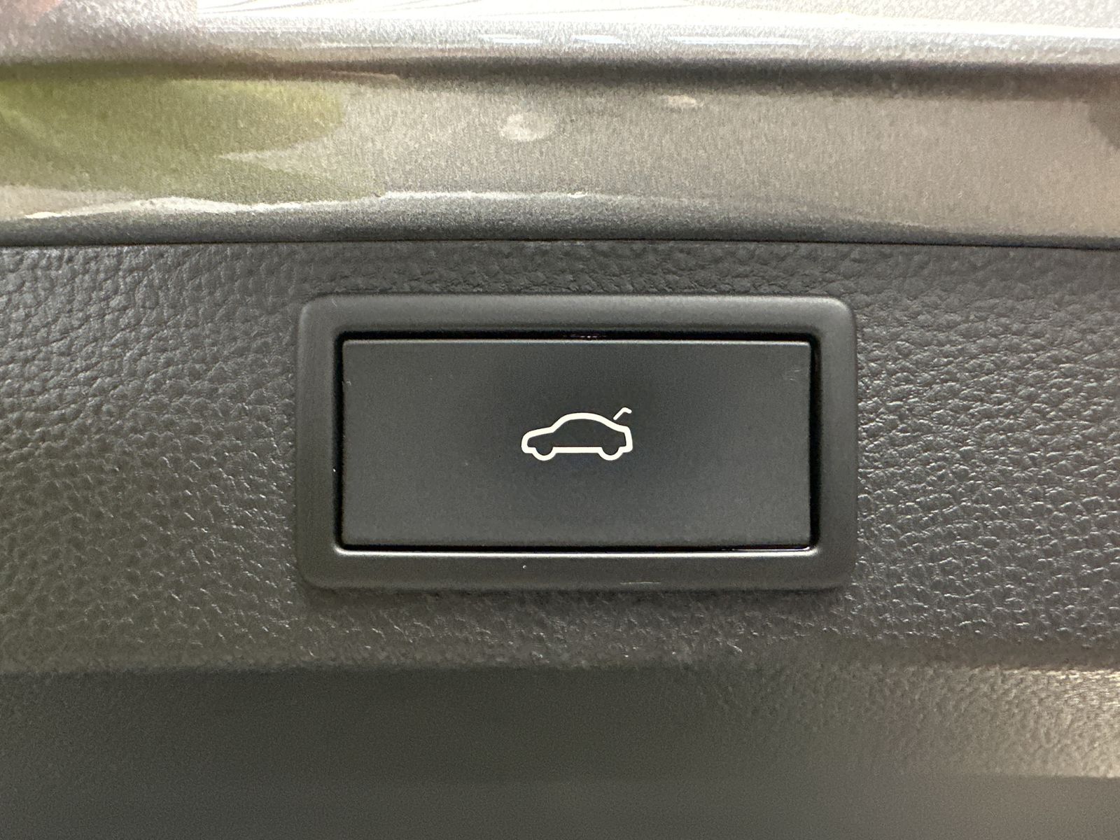 Fahrzeugabbildung SKODA Karoq 1.5 TSI DSG Sportline NAV+LED+AHK+ACC+KAM