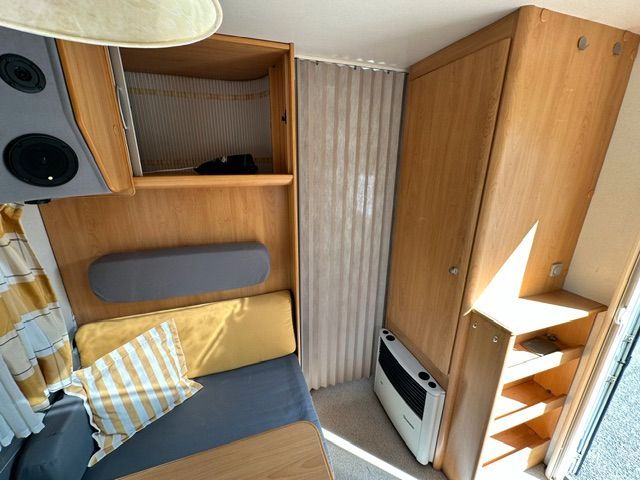Fahrzeugabbildung Knaus 400 Doppelbett Heizung, Strom, Bad, 4 P. 100Km/H