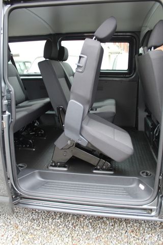 Volkswagen T6.1 Kombi Lang LR 150PS AHK APP 9-Sitzer 1.Hand
