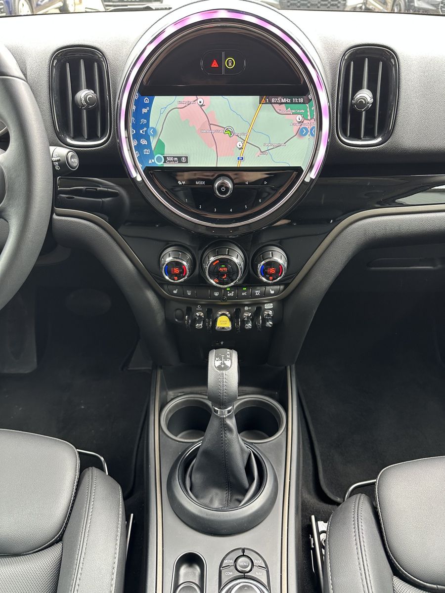 Fahrzeugabbildung MINI Countryman Cooper SE Classic All4 NAV+LED+KAM+MI