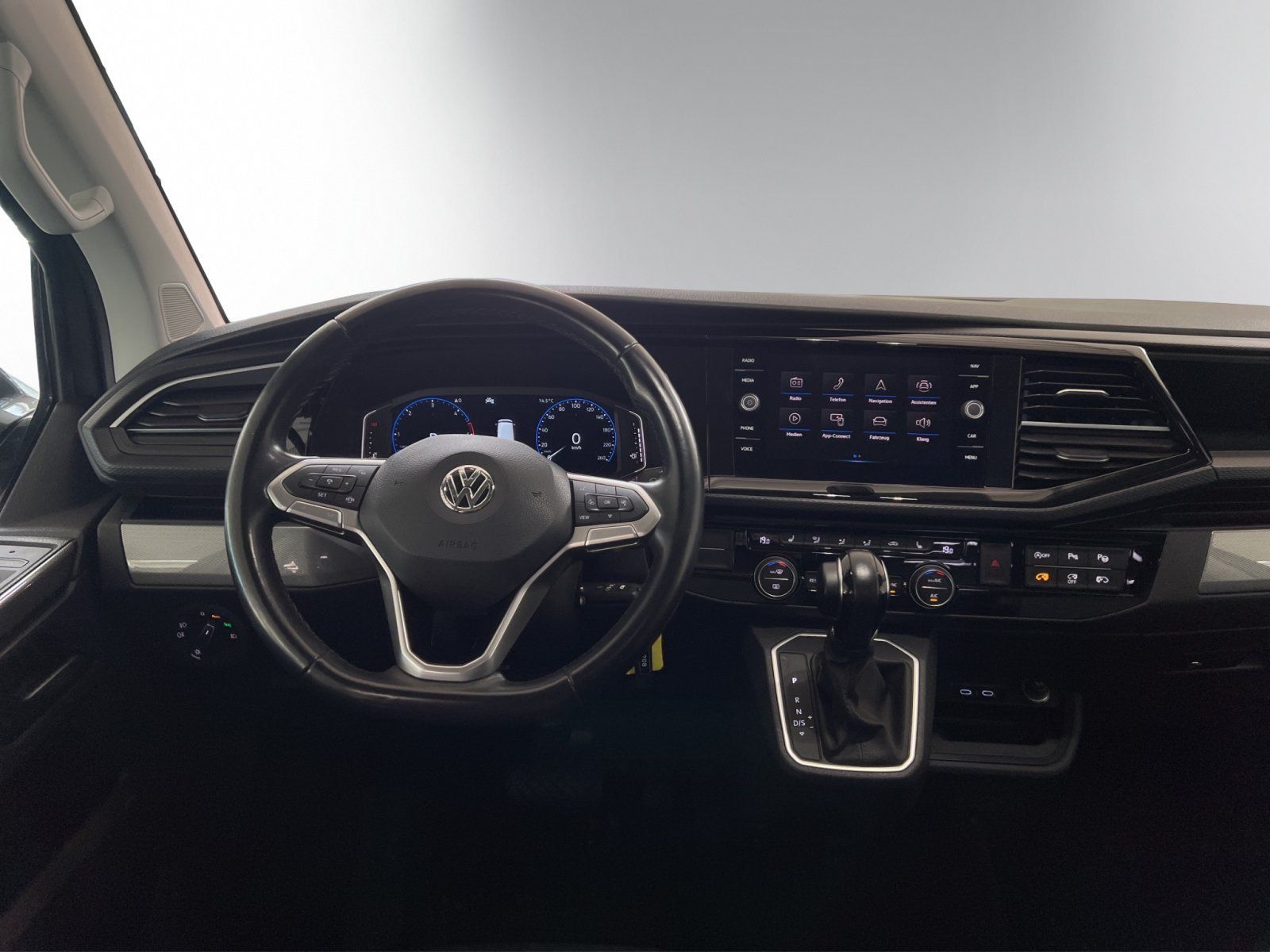 Volkswagen T6.1 Multivan 2,0 TDI Highline FWD foto 13