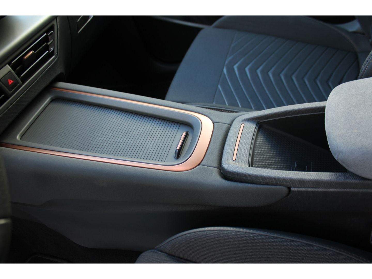 Fahrzeugabbildung CUPRA Born 170 kW LED GRA RFK Navi PDC vo+hi GJR SHZg