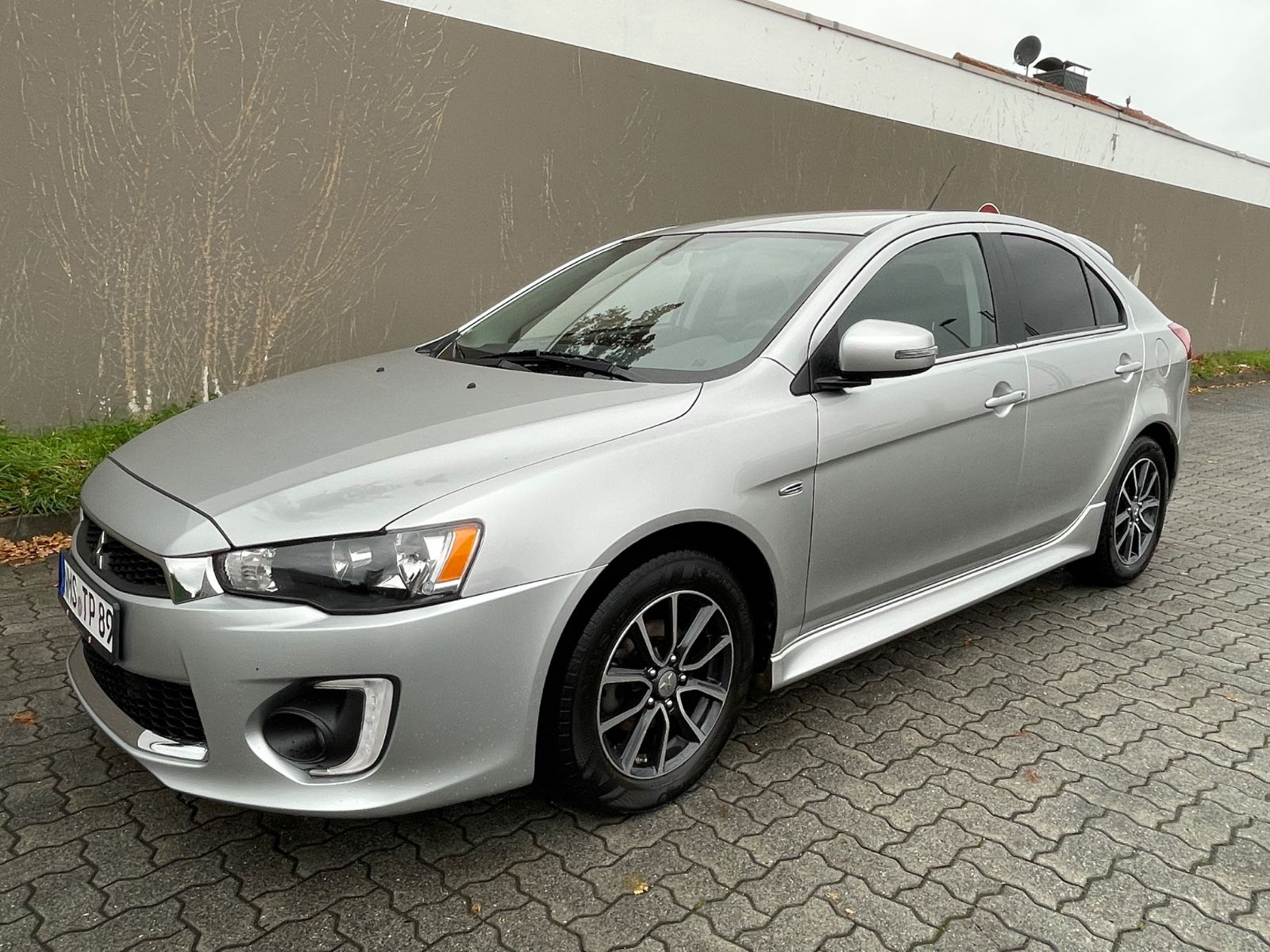MITSUBISHI Lancer