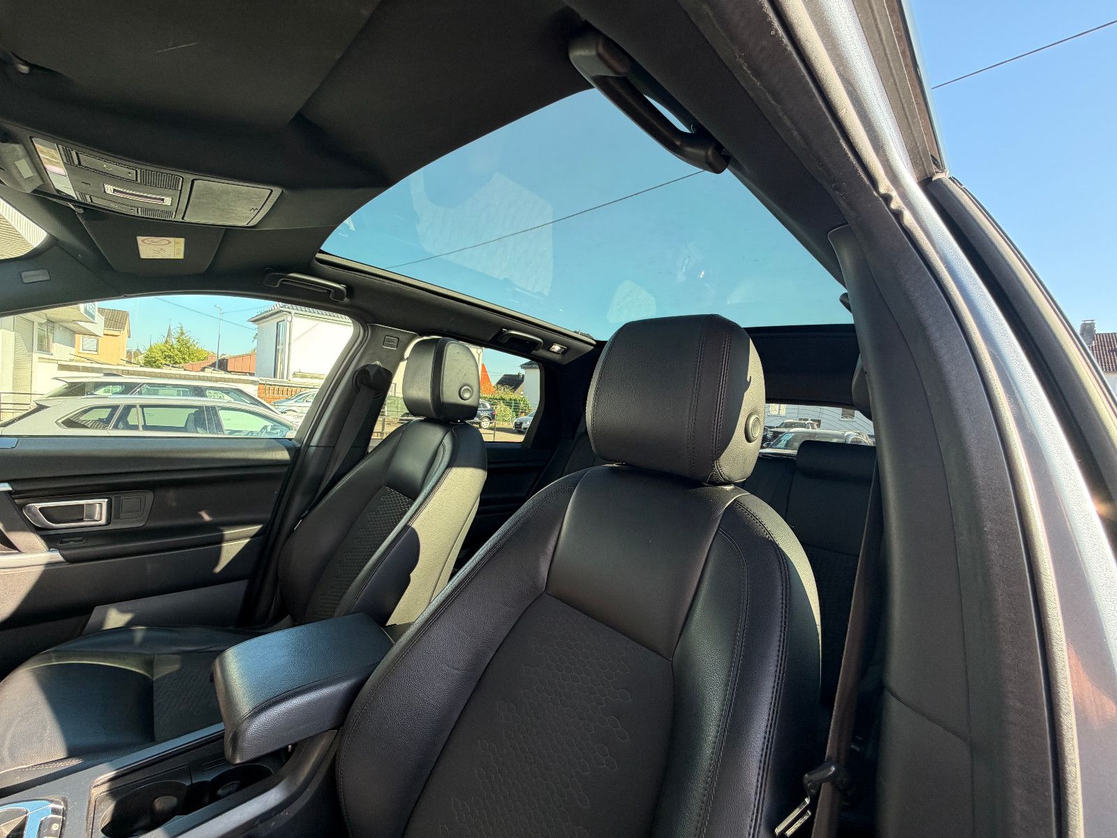 Fahrzeugabbildung Land Rover Discovery Sport SE AWD/PANO/ACC/NAVI/KAMERA/SHZ