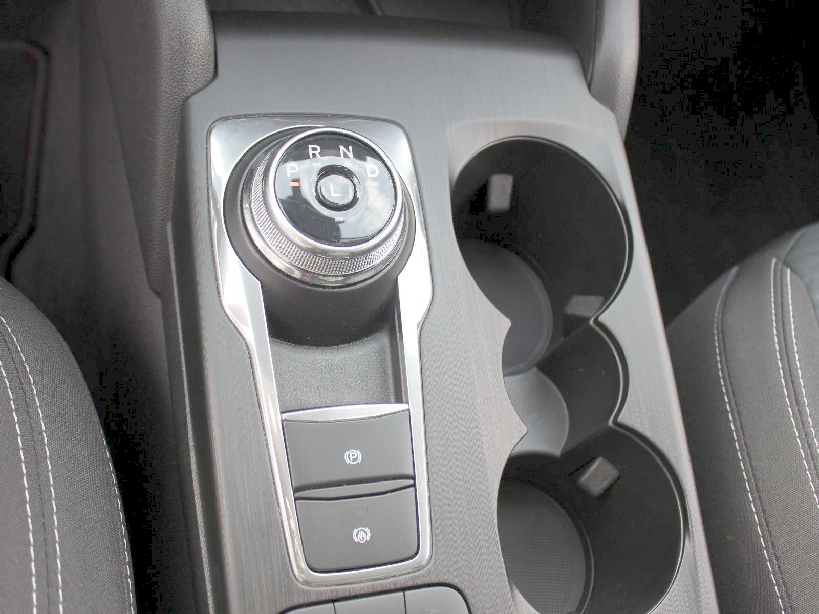 Fahrzeugabbildung Ford Kuga Plug-In Hybrid Cool & Connect 2,5 Duratec