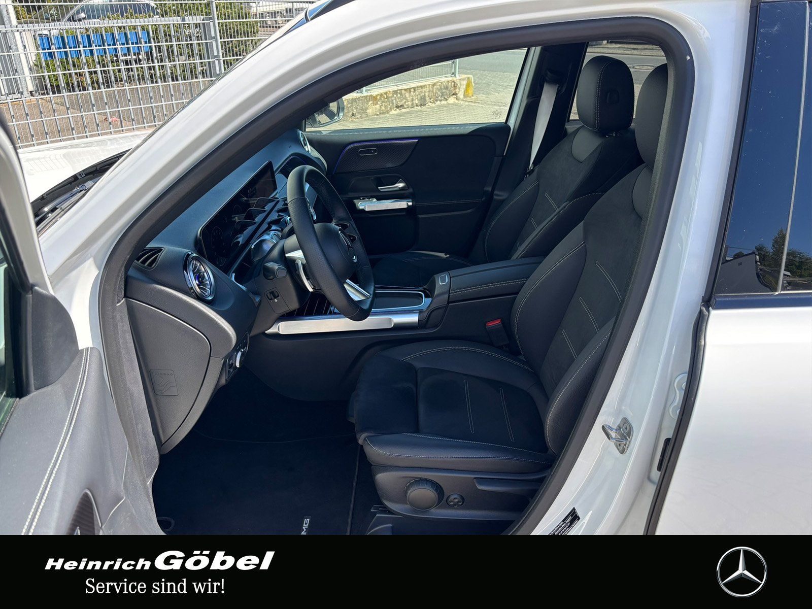 Fahrzeugabbildung Mercedes-Benz GLB 200 d AMG*PANO*AHK*TOTWINKEL*AMBIENTEBEL