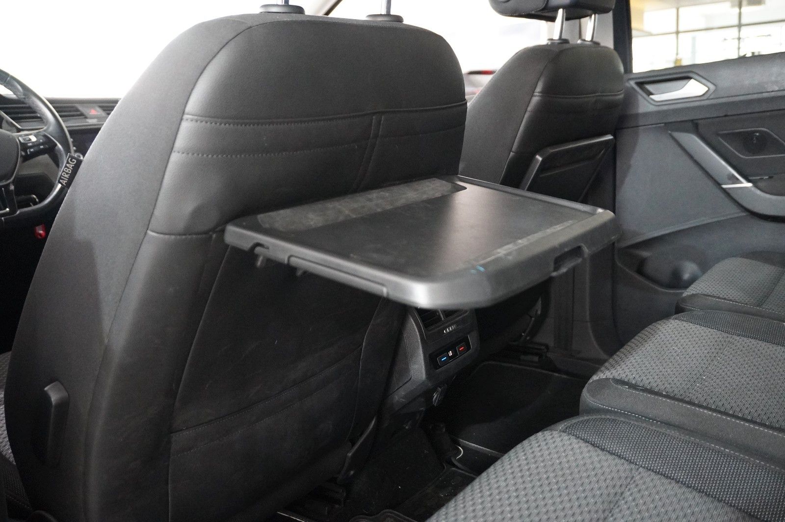Fahrzeugabbildung Volkswagen Touran 1.5 TSI COMFORTL. DSG 7-SITZE NAVI/SH/DAB