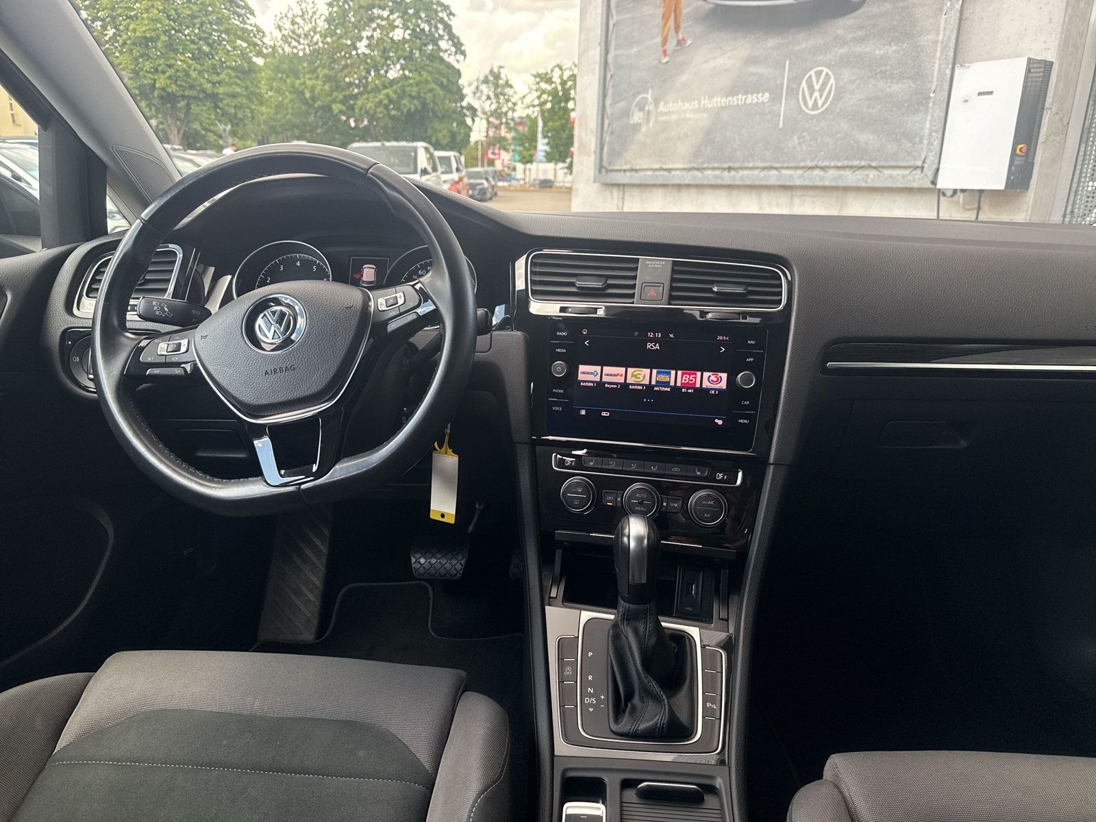 Fahrzeugabbildung Volkswagen Golf VII 1.5 TSI DSG R-Line LED NAVI SHZ ACC
