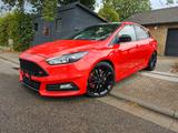 Ford Focus 2,0 EcoBoost ST Leder-Sport-Paket - Ford Focus mit Benzin-Antrieb: Standheizung, Limousine, Klimaanlage