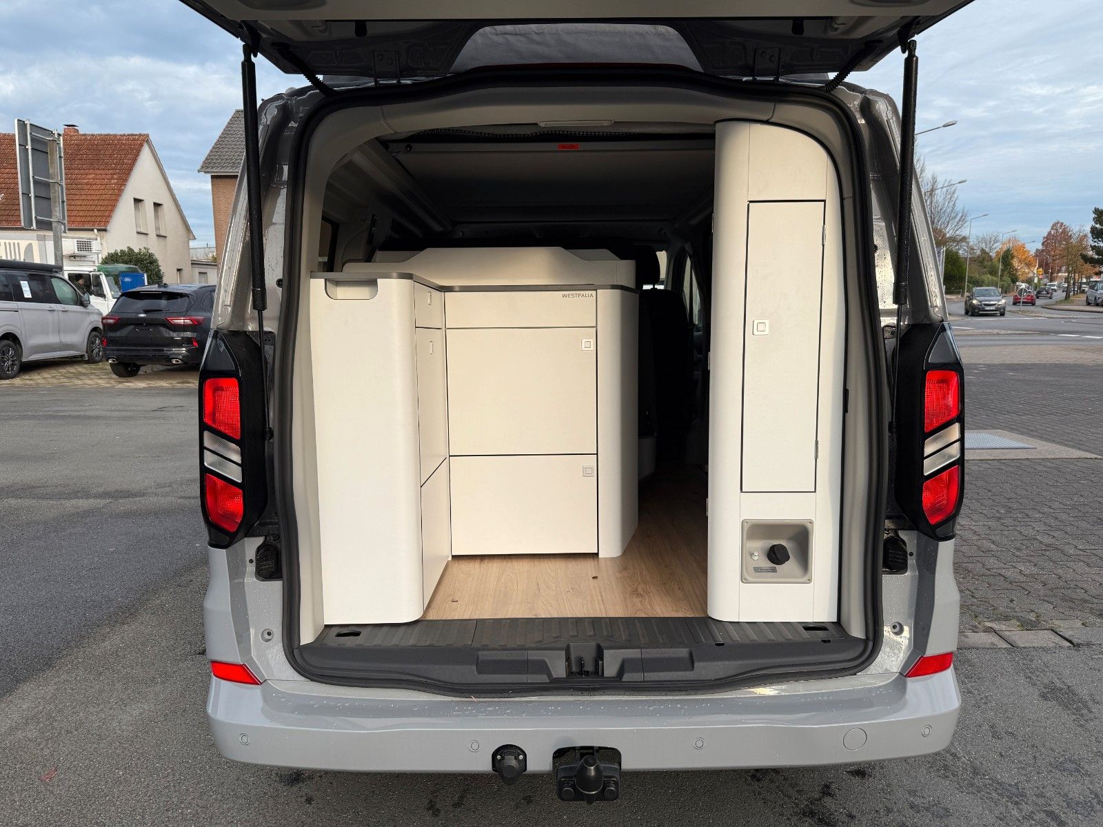 Vehicle image: Ford Nugget L1 Titanium | New Model V710