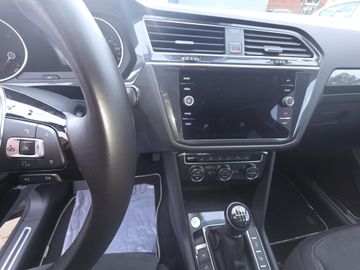 Volkswagen Tiguan - 11