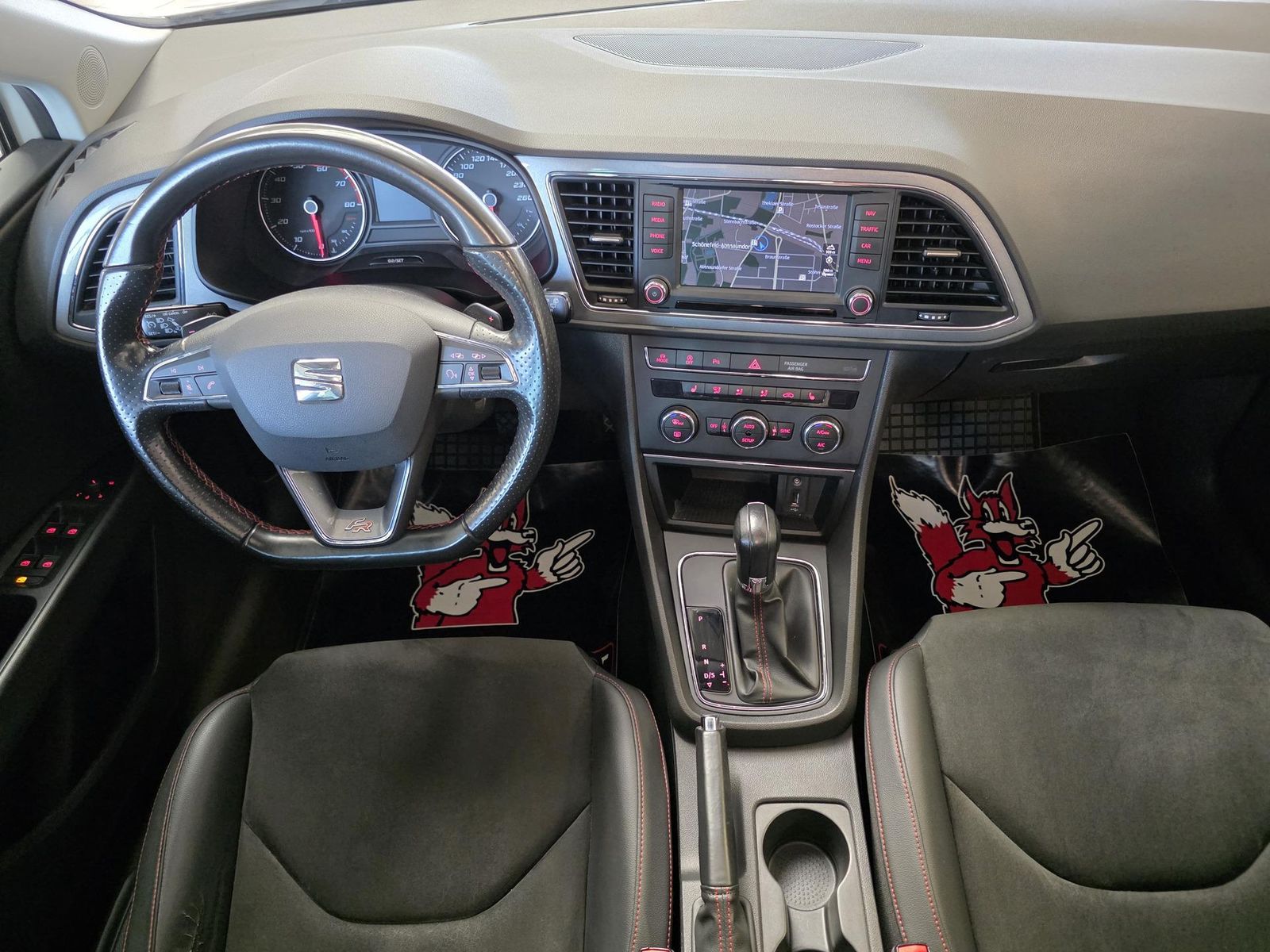 Fahrzeugabbildung SEAT Leon 1.8 TSI DSG ST FR/LED/Navi//Pano/Carplay