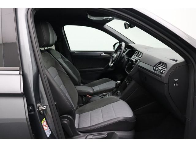 Fahrzeugabbildung Volkswagen Tiguan Highline R-Line ACC 4Motion Kamera 19