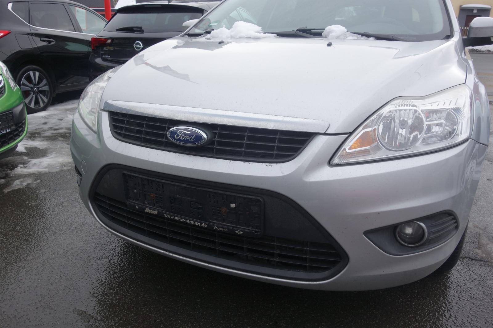 Ford Focus 2010 — interior