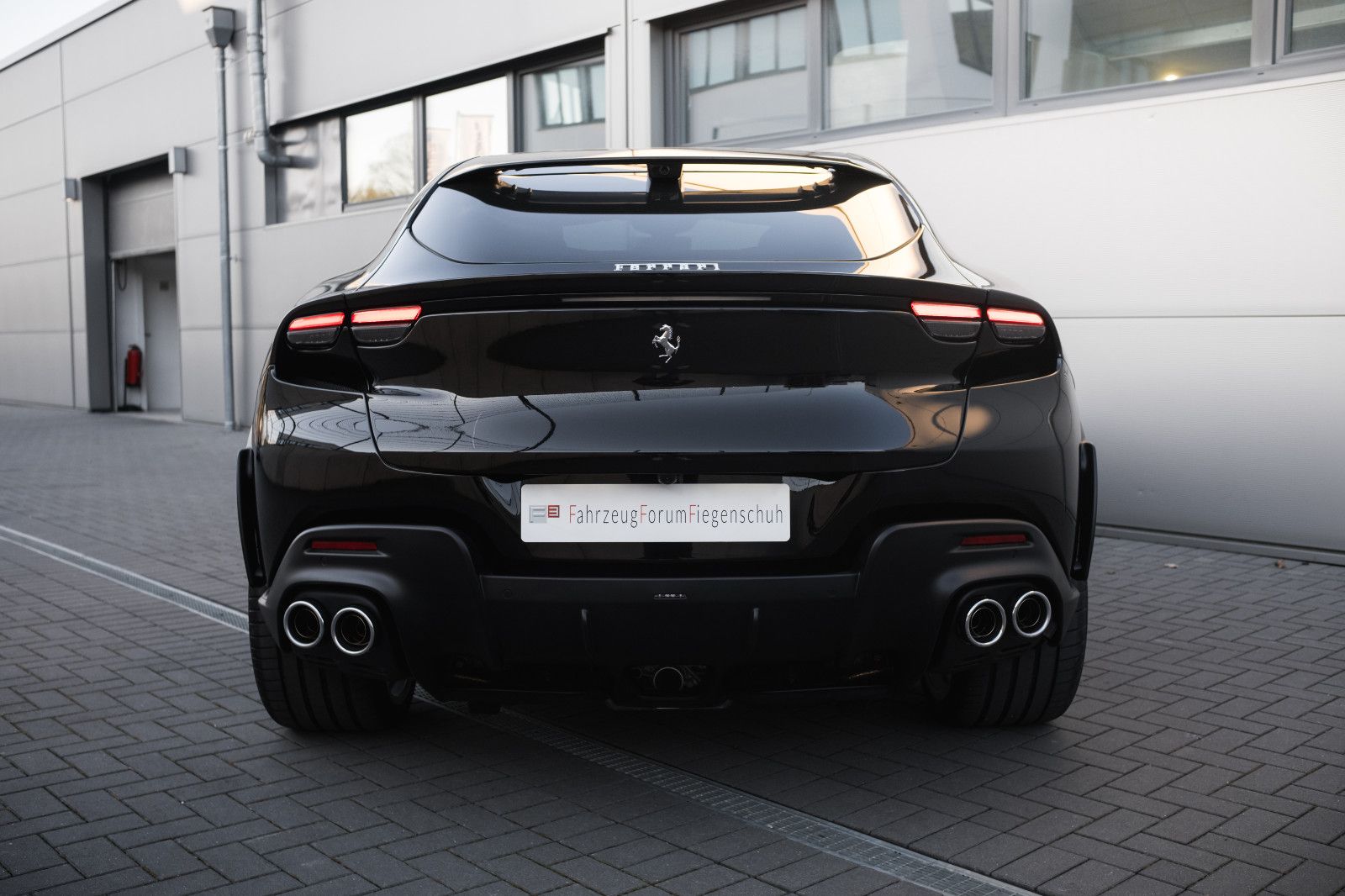 Fahrzeugabbildung Ferrari Purosangue-Pano-Lift-Burm.-360Kam.-Karbonlenkrad