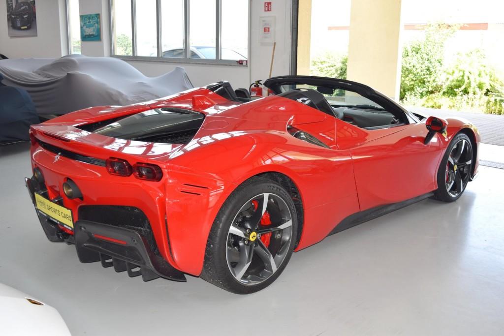 Ferrari SF90 Spider Racingsitze Lifting Carbon Kamera