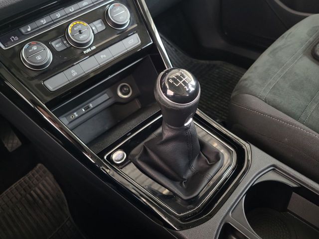 Touran Highline 2.0 l TDI 7 Sitze AHK Navi