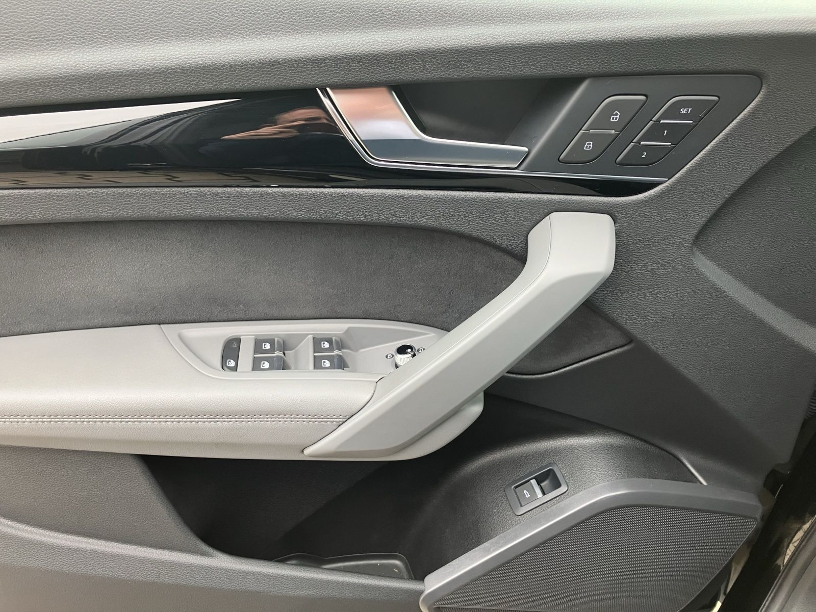 Fahrzeugabbildung Audi Q5 40 TDI advanced quattro Matrix AHK Navi AVC A