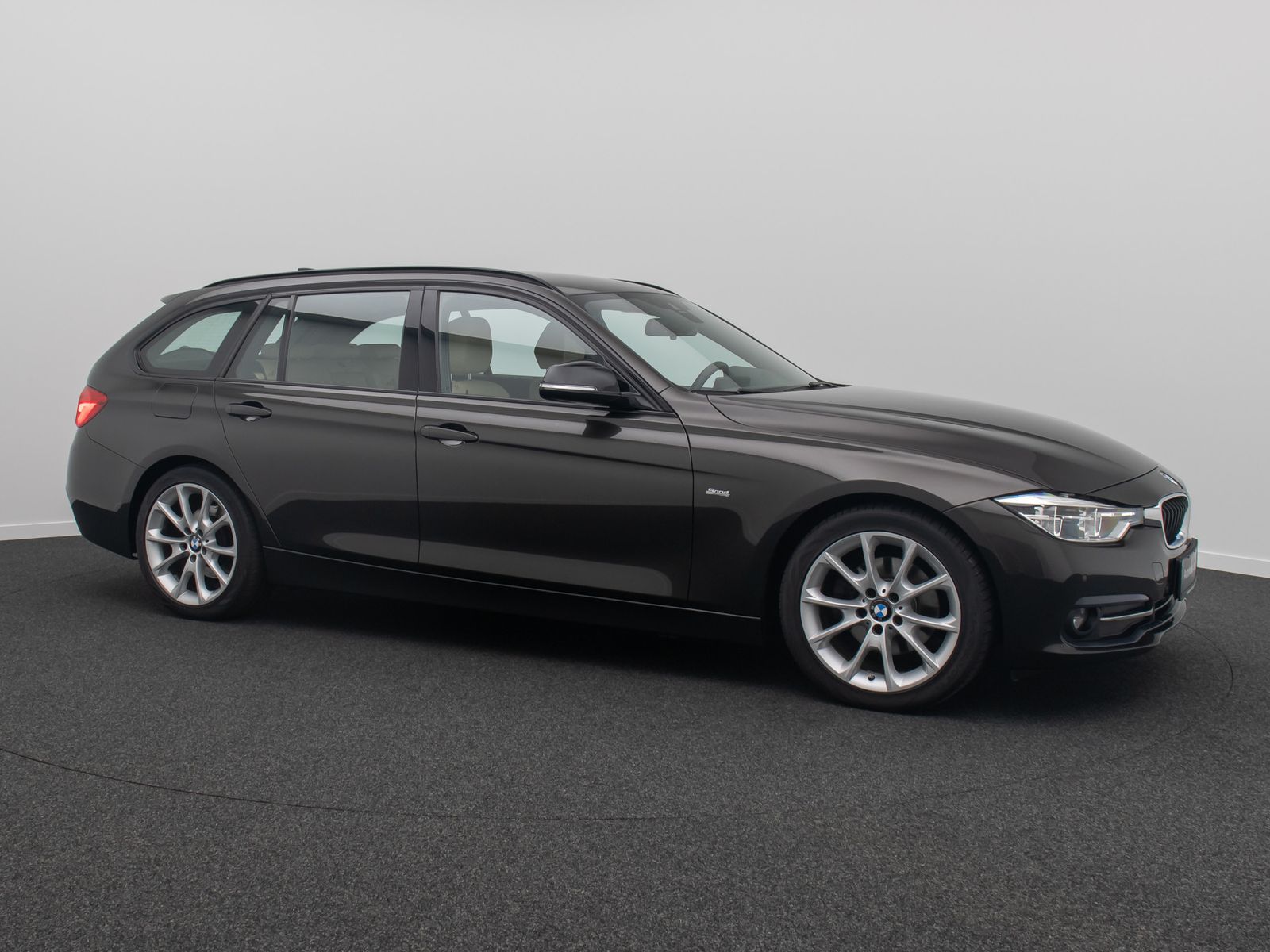 Fahrzeugabbildung BMW 320d SportLine Kamera HiFi NaviPro Alarm Komfort