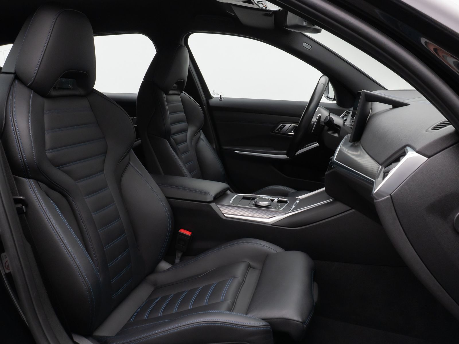 Fahrzeugabbildung BMW 318d M Sport DAB HUD CockPitPro Lordos PDC Leder