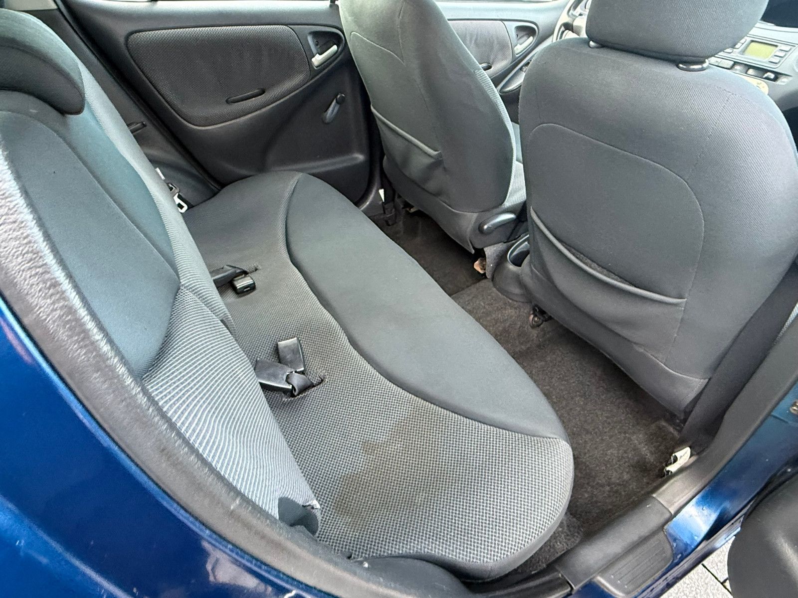 Fahrzeugabbildung Toyota Yaris 1.0 Sol