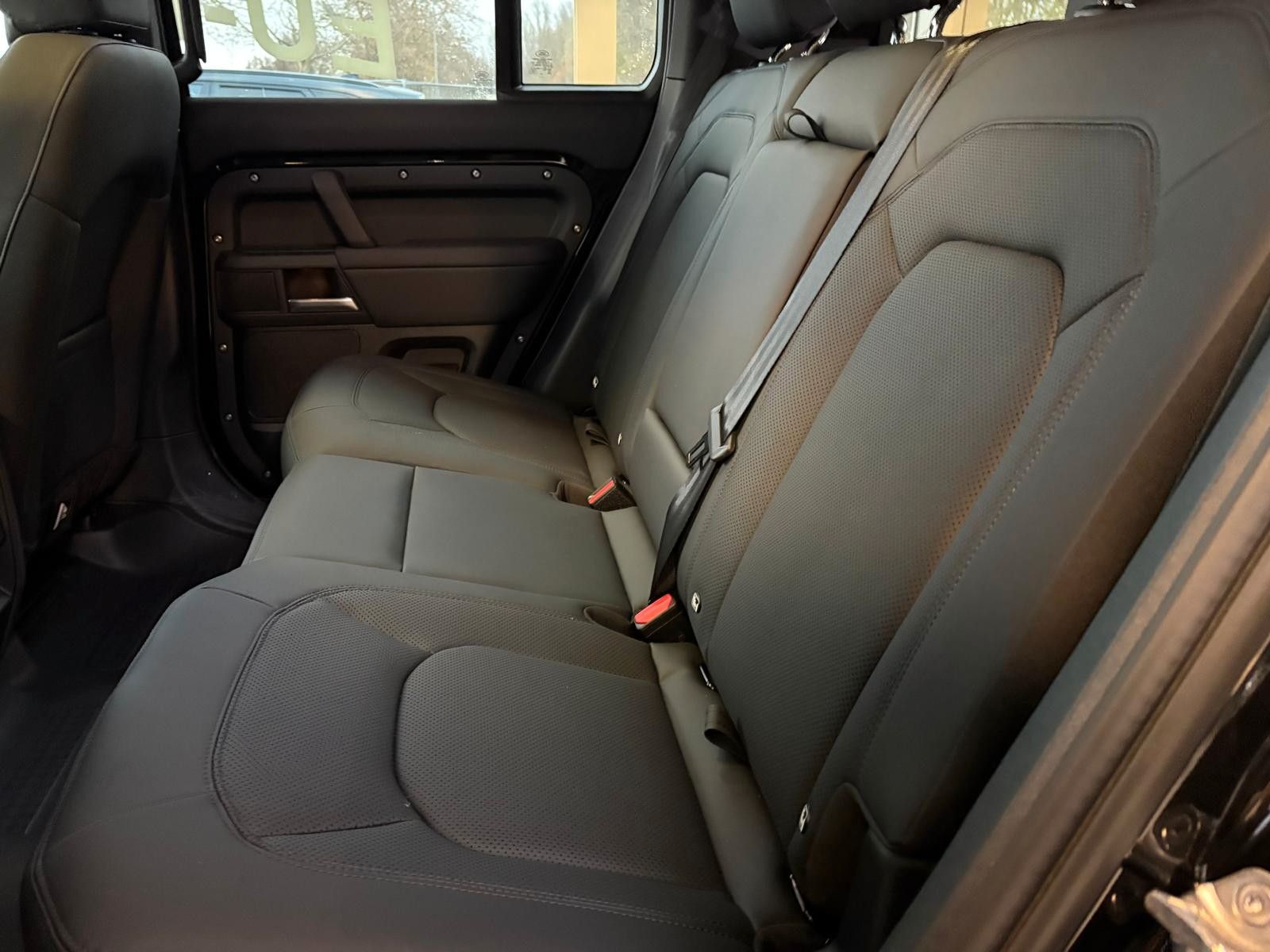 Fahrzeugabbildung Land Rover Defender 110 Hybrid X-Dynamic SE/P 300 E