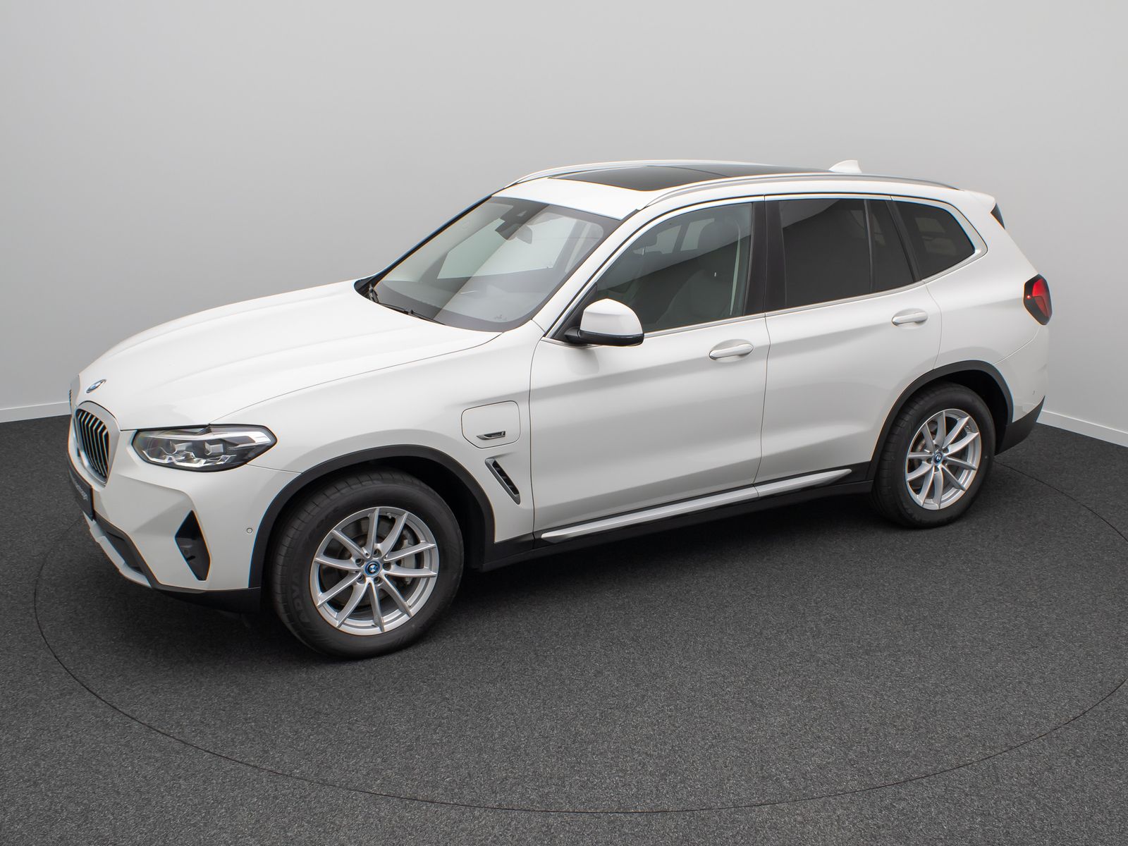Fahrzeugabbildung BMW X3 xD30e DAB Kamera FernlichtAs Panorama Leder