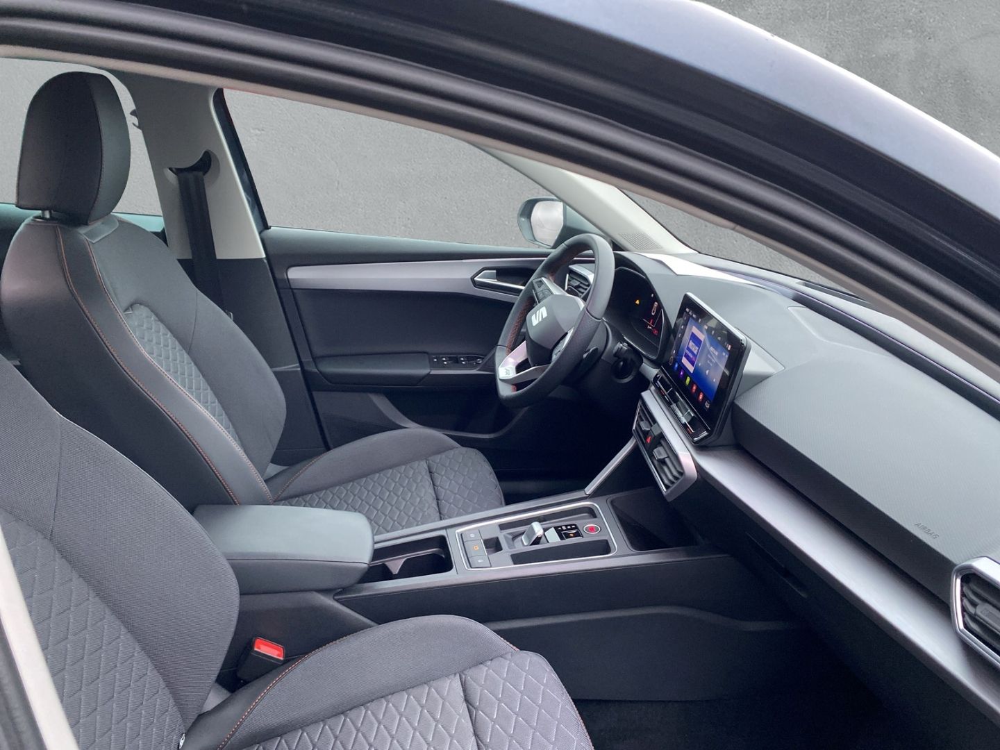 Fahrzeugabbildung SEAT Leon Sportstourer FR 2.0 TDI EU6d Navi digitales
