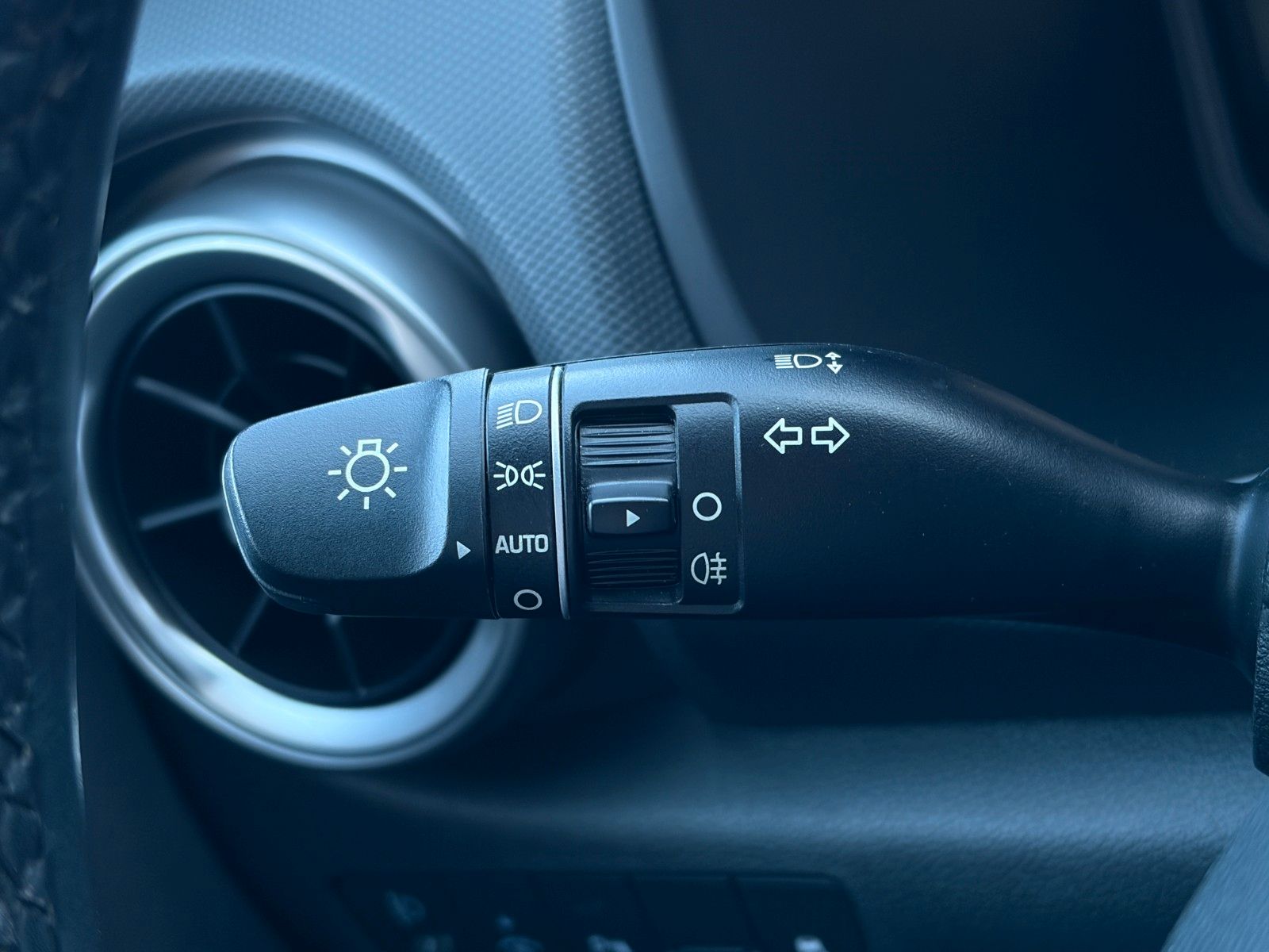 Fahrzeugabbildung Hyundai KONA E 30+ Edition SHZ LHZ LFA LKA CarPlay NAVI