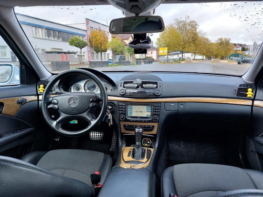 Mercedes-Benz E 320