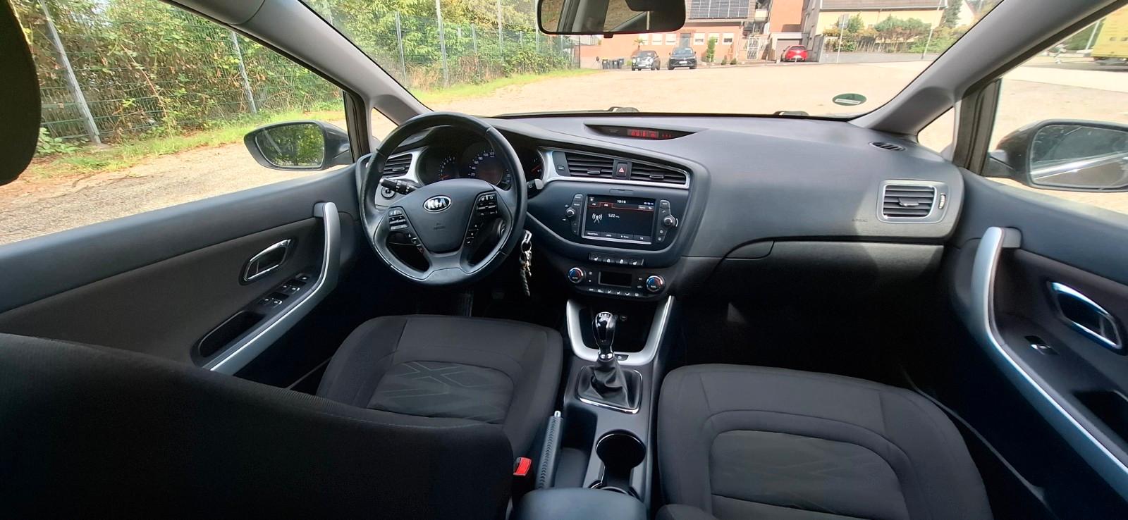 Kia cee'd Sportswagon 1.6 GDI Dream-Team Edition...