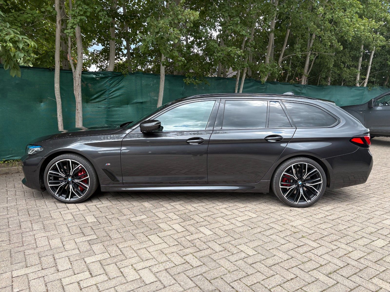 BMW 540d xDrive Touring A - AHK Standhz. Pano