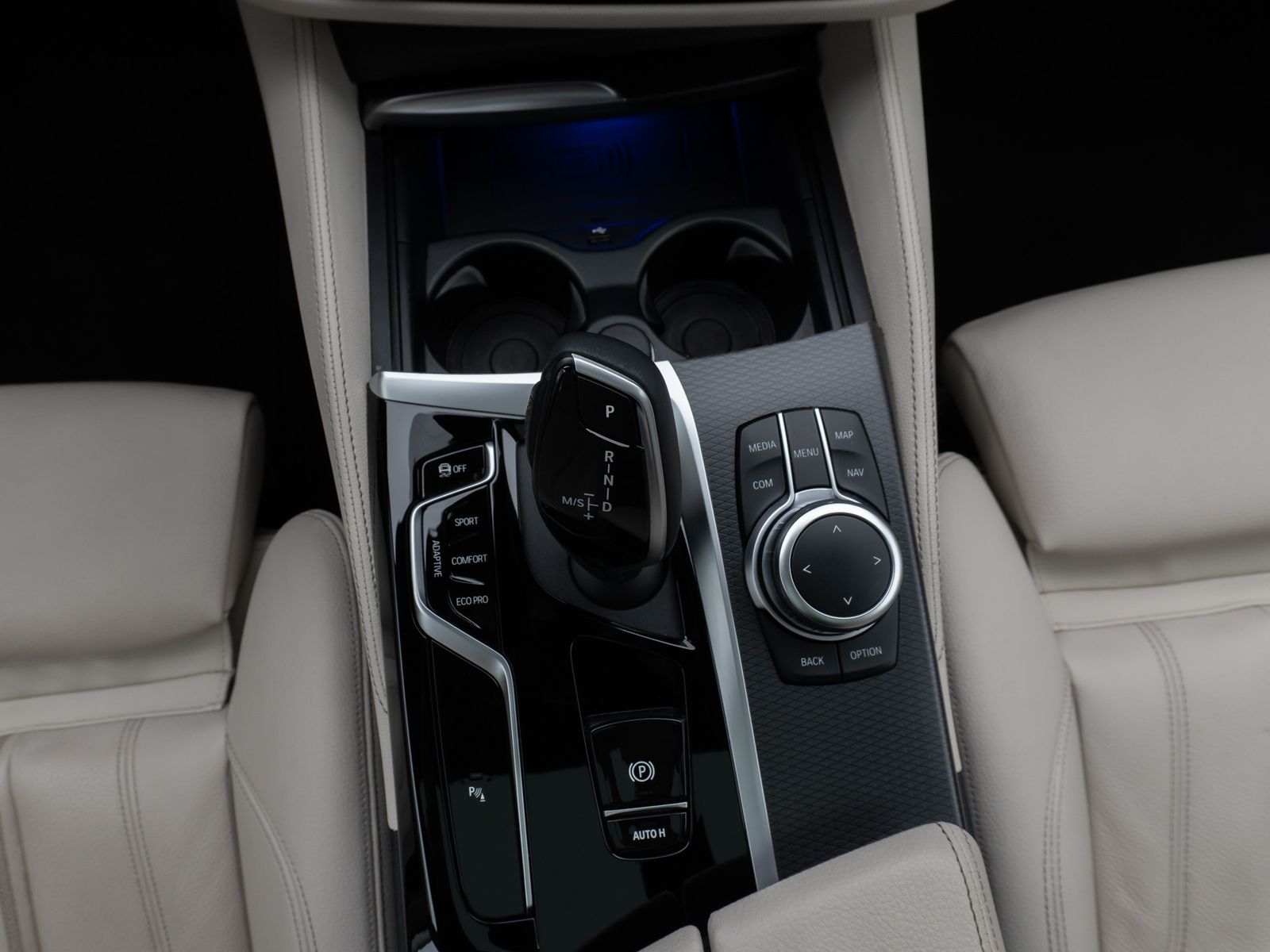 Fahrzeugabbildung BMW 540i xD M Sport Glasdach Kamera HUD DAB H/K 19"