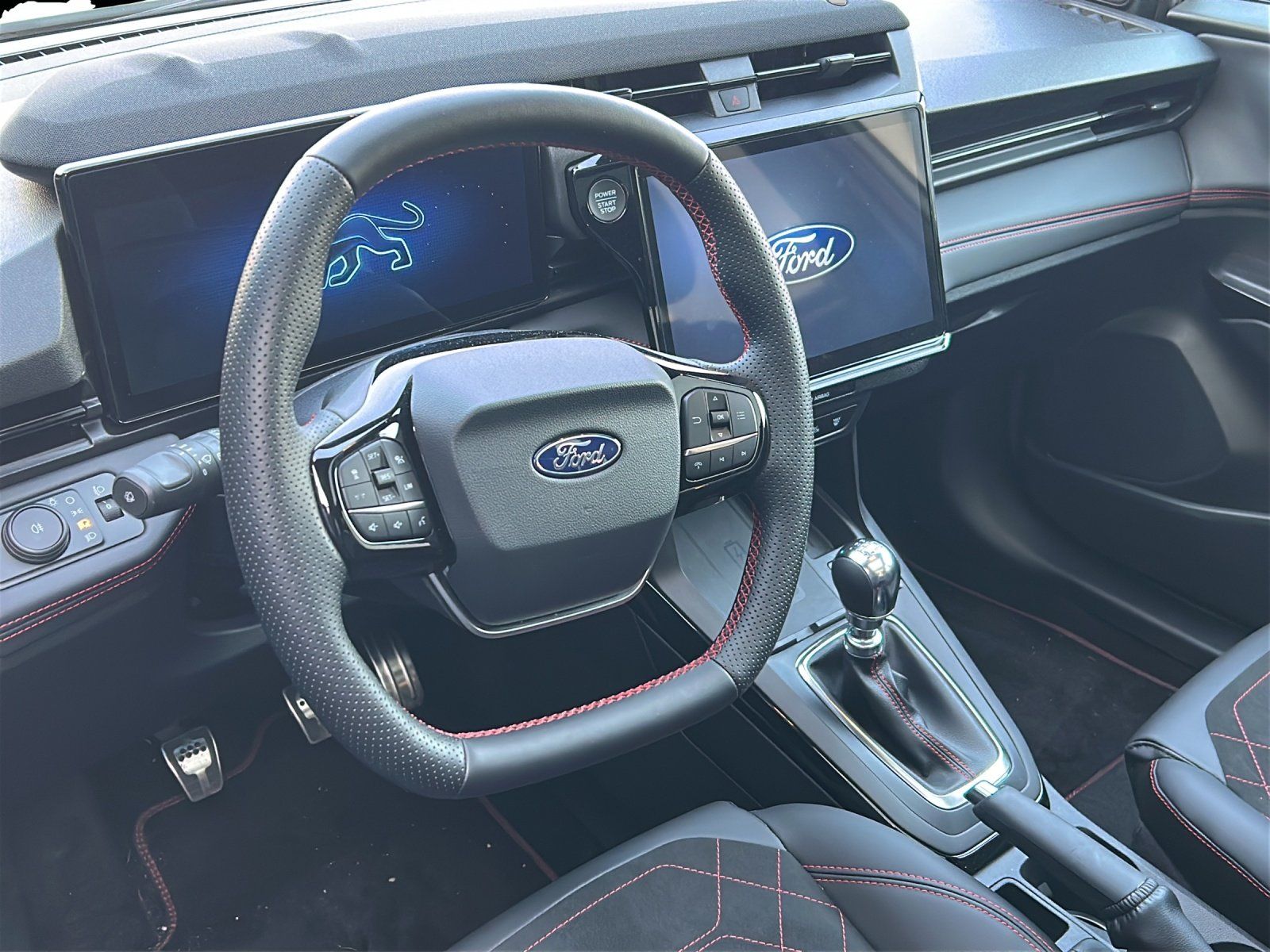 Fahrzeugabbildung Ford Puma ST-Line X Pano Dach Winter Paket 19Zoll