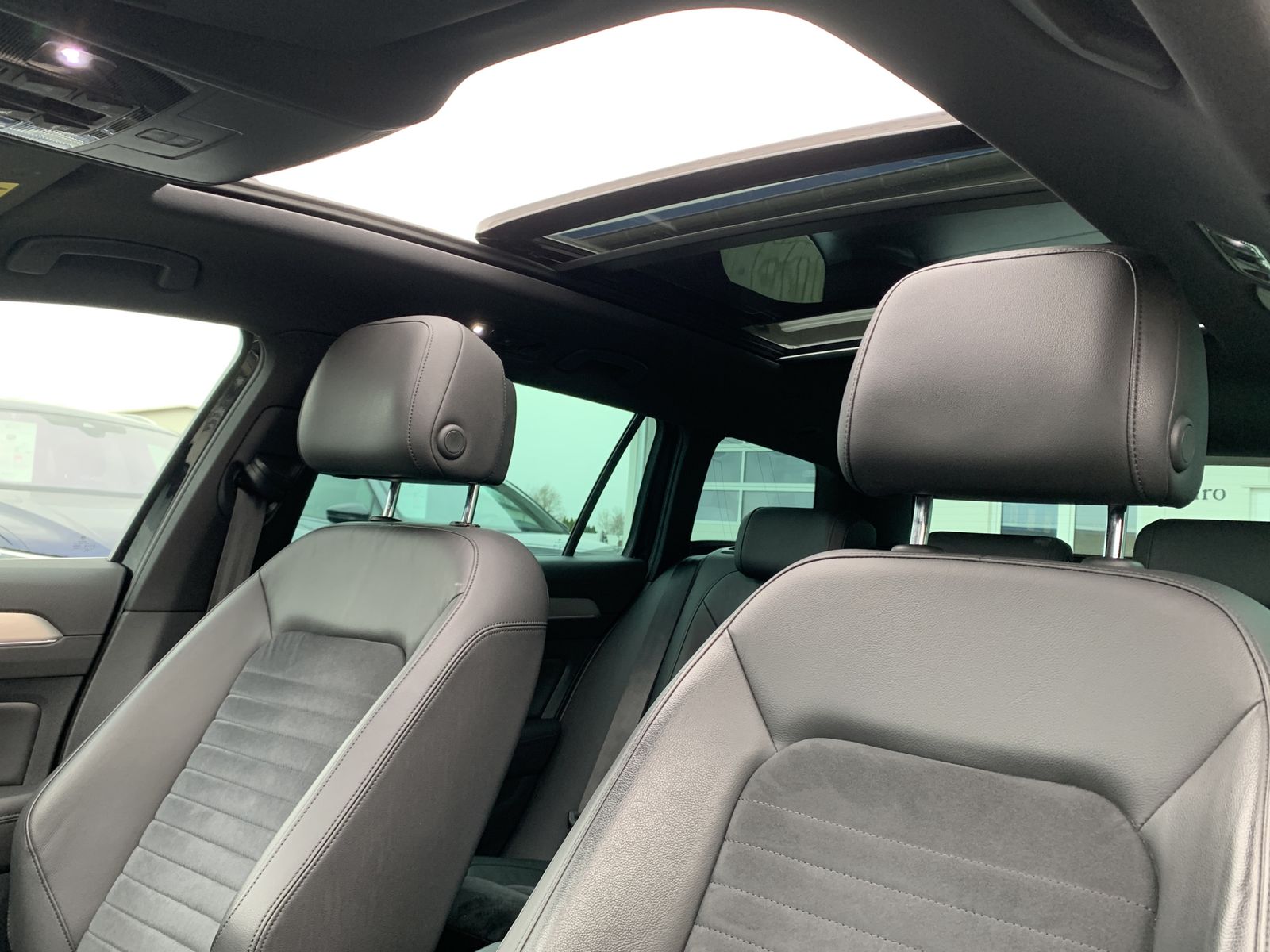 Fahrzeugabbildung Volkswagen Passat Variant 2.0 TDI*Highline*LED-Matrix*Pano*