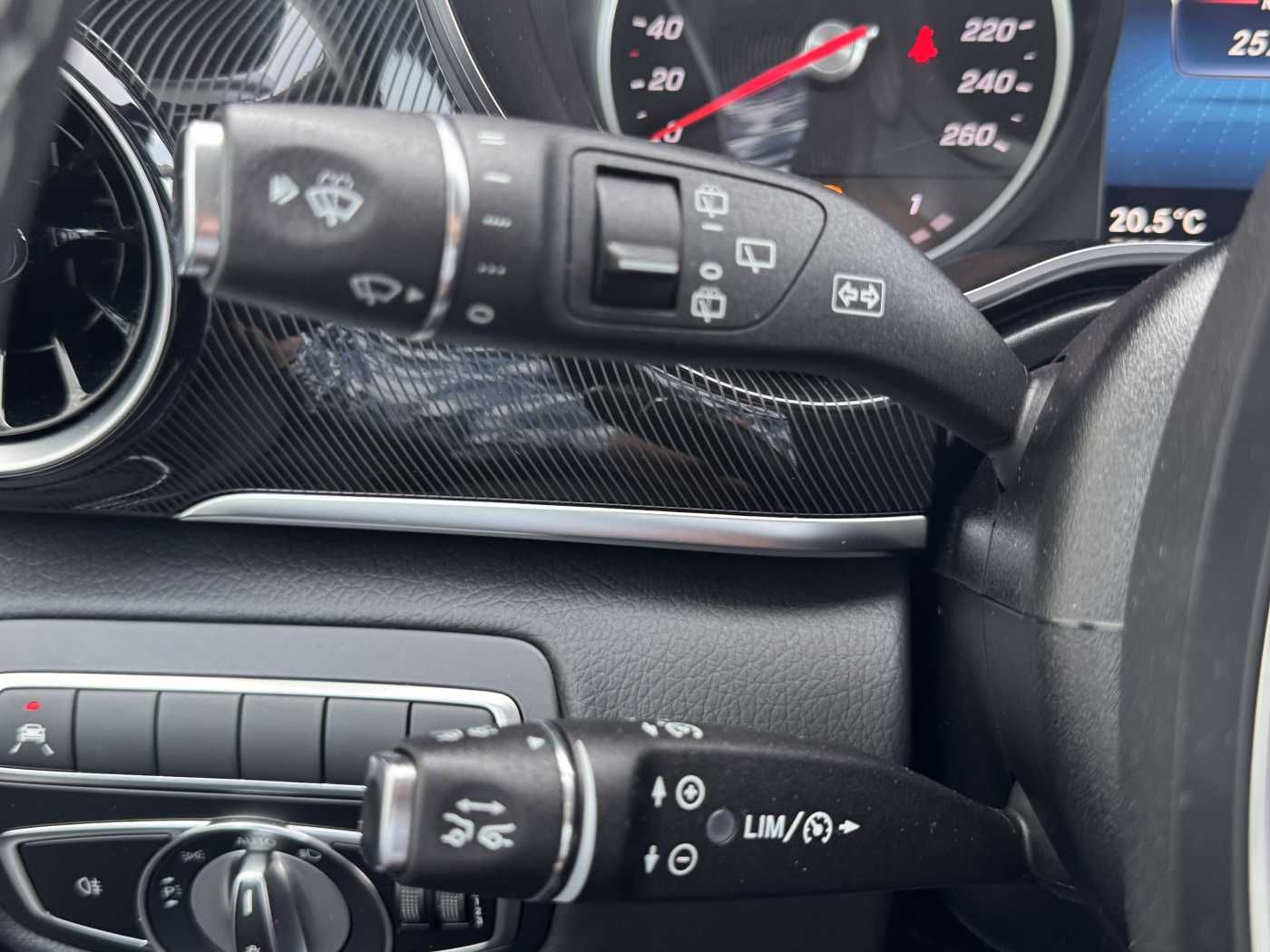 Fahrzeugabbildung Mercedes-Benz V 220 d EDITION DISTRONIC MBUX Kamera 6Sitze