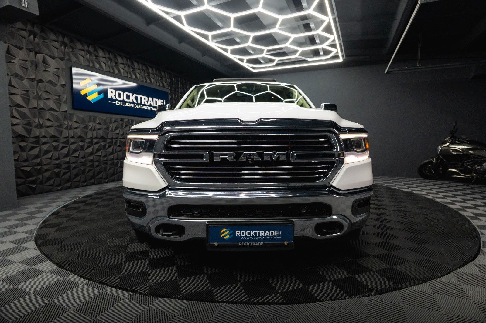 Fahrzeugabbildung Dodge RAM 5.7 V8 HEMI 4x4 LARAMIE LPG *Unfallfrei*Pano