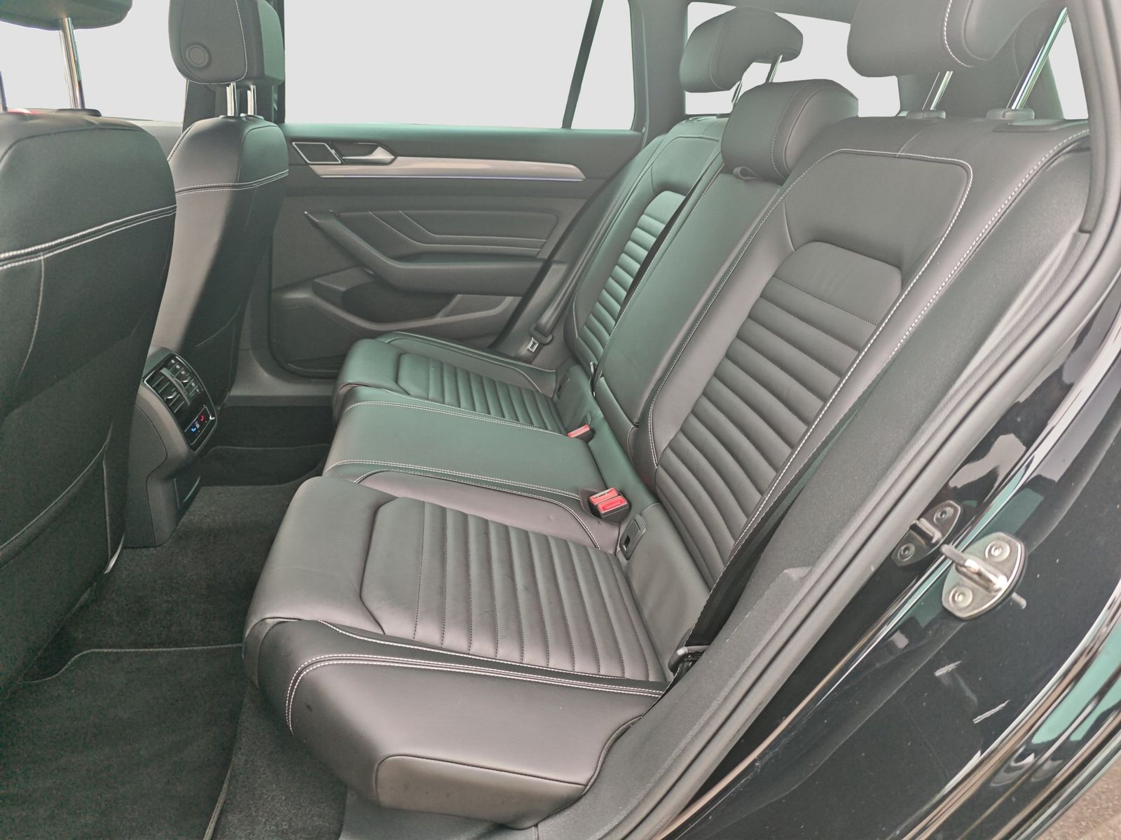 Volkswagen Passat Variant - Bild 10