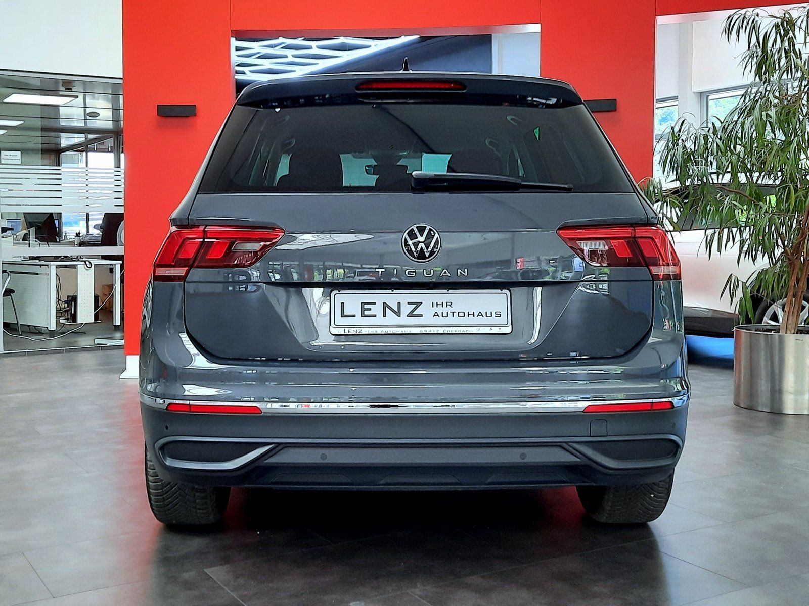 Fahrzeugabbildung Volkswagen Tiguan Active TSI *Navi*Cam*PDC*ACC*LED*Sitzhzg*
