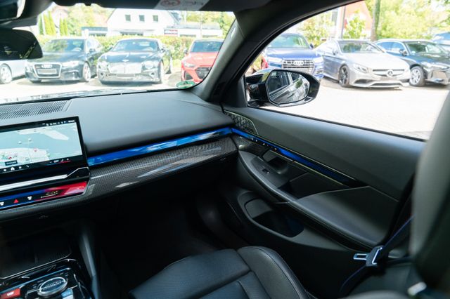 BMW M5 Limousine/ DRIVING PROF. / COMFORT PAKET/ B&W